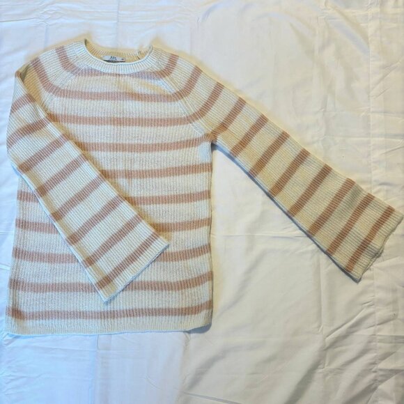 Fitted sweater with flared sleeves from the German brand EDC, size XS. - Picture 2 of 4